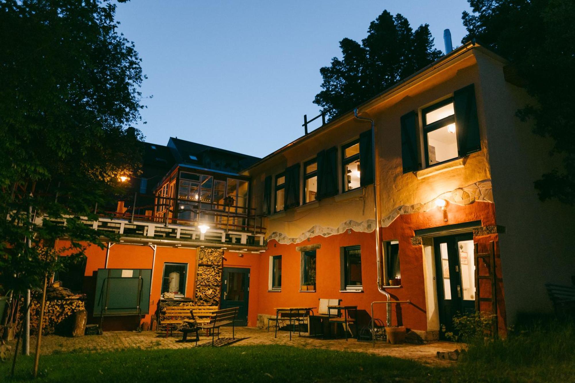 The Upholstery Tinyhouse Deluxe Eco Chalet Kreativ Citynah Chemnitz Buitenkant foto